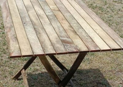 mesa de madera para jardín